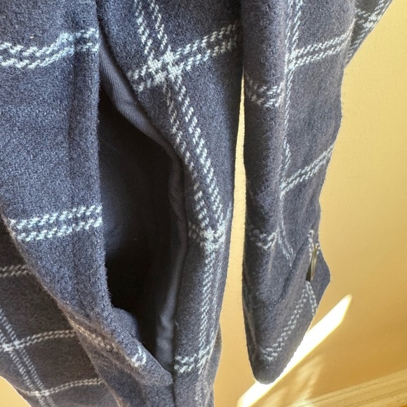 Tilley Women's Navy Plaid Shirt Jacket
Size XL - Picture 9 of 11